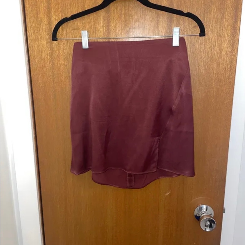 Aritzia size 2 satin skirt